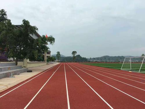 預(yù)制型橡膠跑道特點